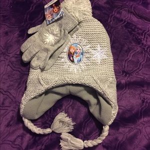Frozen 2 Hats & Gloves- Brand New